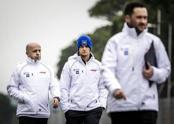 2022-04-21 11:07:12 IMOLA - Mick Schumacher (Haas) walks the track of the Autodromo Enzo e Dino Ferrari in Imola ahead of the Emilia Romagna F1 Grand Prix. REMKO DE WAAL netherlands out - belgium out Imola xVIxxIVx
