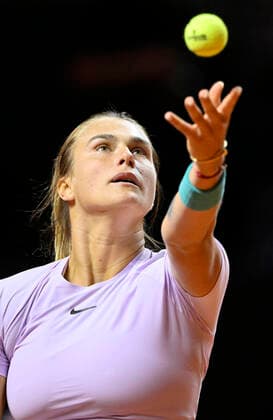 Aryna Sabalenka BLR Aktion Tennis Damen Porsche-Cup Porsche Tennis Grand Prix GP Stuttgart 2022 Porsche Arena 21.04.2022 DFL REGULATIONS PROHIBIT ANY USE OF PHOTOGRAPHS AS IMAGE SEQUENCES AND OR QUASI-VIDEO Porsche Tennis Grand Prix GP Stuttgart 2022