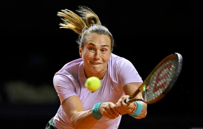 Aryna Sabalenka BLR Aktion Tennis Damen Porsche-Cup Porsche Tennis Grand Prix GP Stuttgart 2022 Porsche Arena 21.04.2022 DFL REGULATIONS PROHIBIT ANY USE OF PHOTOGRAPHS AS IMAGE SEQUENCES AND OR QUASI-VIDEO Porsche Tennis Grand Prix GP Stuttgart 2022