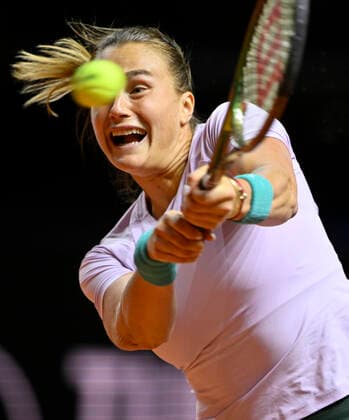 Aryna Sabalenka BLR Aktion Tennis Damen Porsche-Cup Porsche Tennis Grand Prix GP Stuttgart 2022 Porsche Arena 21.04.2022 DFL REGULATIONS PROHIBIT ANY USE OF PHOTOGRAPHS AS IMAGE SEQUENCES AND OR QUASI-VIDEO Porsche Tennis Grand Prix GP Stuttgart 2022