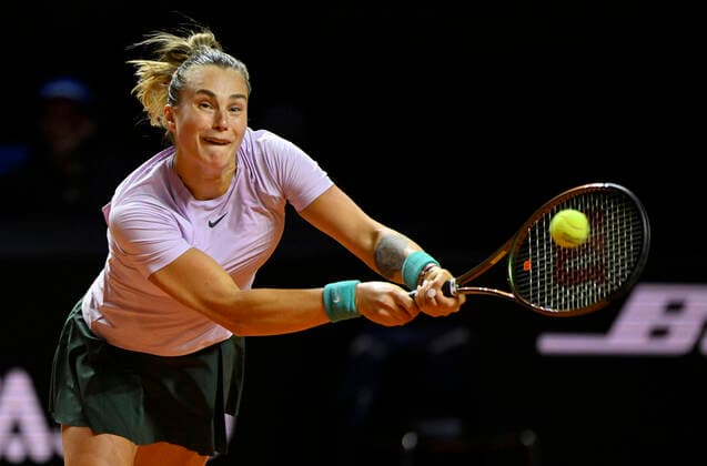 Aryna Sabalenka BLR Aktion Tennis Damen Porsche-Cup Porsche Tennis Grand Prix GP Stuttgart 2022 Porsche Arena 21.04.2022 DFL REGULATIONS PROHIBIT ANY USE OF PHOTOGRAPHS AS IMAGE SEQUENCES AND OR QUASI-VIDEO Porsche Tennis Grand Prix GP Stuttgart 2022
