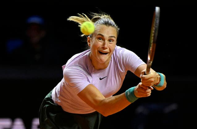 Aryna Sabalenka BLR Aktion Tennis Damen Porsche-Cup Porsche Tennis Grand Prix GP Stuttgart 2022 Porsche Arena 21.04.2022 DFL REGULATIONS PROHIBIT ANY USE OF PHOTOGRAPHS AS IMAGE SEQUENCES AND OR QUASI-VIDEO Porsche Tennis Grand Prix GP Stuttgart 2022