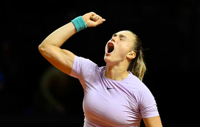 Aryna Sabalenka BLR Jubel Freude Emotion Tennis Damen Porsche-Cup Porsche Tennis Grand Prix GP Stuttgart 2022 Porsche Arena 21.04.2022 DFL REGULATIONS PROHIBIT ANY USE OF PHOTOGRAPHS AS IMAGE SEQUENCES AND OR QUASI-VIDEO Porsche Tennis Grand Prix GP Stuttgart 2022, Schlussjubel, Freude, Glueck, Jubel