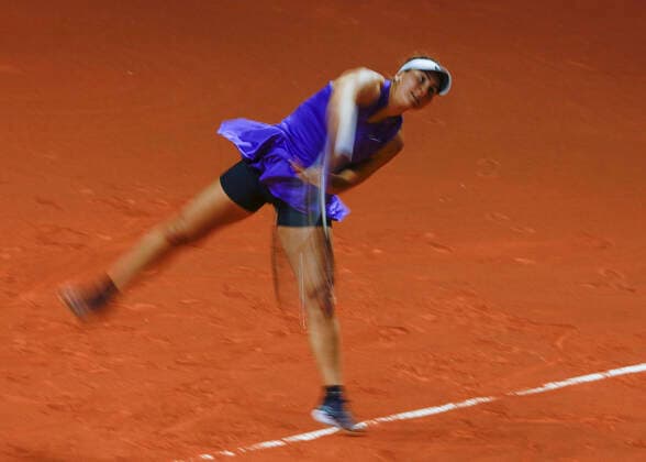 Bianca Andreescu (CAN), Bewegungsunschaerfe, Mitzieher Tennis - Porsche Tennis Grand Prix 2022 - WTA, Tennis Damen - Porsche-Arena - Stuttgart - - Germany - 21 April 2022. Copyright: xJuergenxHasenkopfx