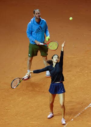 Emma Raducanu und Torben Beltz, Training Tennis - Porsche Tennis Grand Prix 2022 - WTA, Tennis Damen - Porsche-Arena - Stuttgart - - Germany - 21 April 2022. Copyright: xJuergenxHasenkopfx