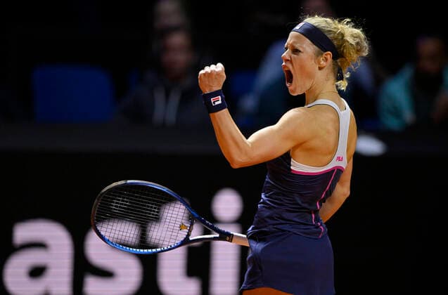 Sport Bilder des Tages Laura Siegemund GER Jubel Freude Emotion Gestik Geste Tennis Damen Porsche-Cup Porsche Tennis Grand Prix GP Stuttgart 2022 Porsche Arena 21.04.2022 DFL REGULATIONS PROHIBIT ANY USE OF PHOTOGRAPHS AS IMAGE SEQUENCES AND OR QUASI-VIDEO Porsche Tennis Grand Prix GP Stuttgart 2022