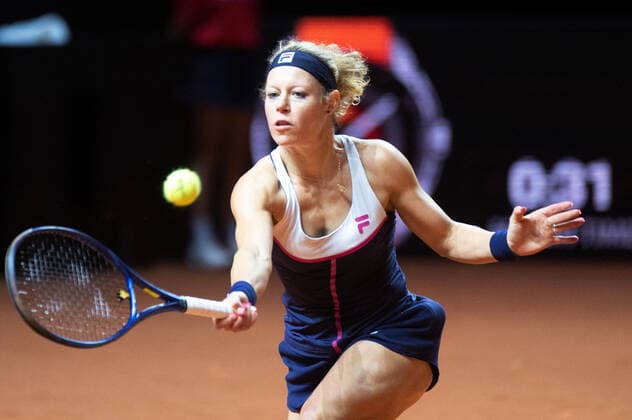 Laura Siegemund (GER). Deutschland, Stuttgart, 21.04.2022, Tennis, Porsche Tennis Grand Prix, 2022, Runde 2, M.Sakkari (GRE) - L.Siegemund (GER), Porsche Arena Foto: A2 Bildagentur Peter Hartenfelser