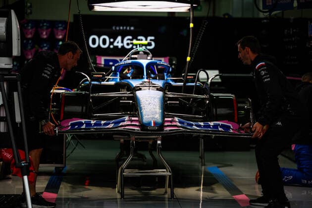 Alpine F1 Team A522, mechanical detail in the garage, box, during the Formula 1 Grand Premio del Made in Italy e dell Emilia-Romagna 2022, 4th round of the 2022 FIA Formula One World Championship, WM, Weltmeisterschaft on the Imola Circuit, from April 22 to 24, 2022 in Imola, Italy - F1 - EMILIA ROMAGNA GRAND PRIX 2022 DPPI Panoramic  20220421_GOOD0092