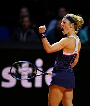 Laura Siegemund GER Jubel Freude Emotion Gestik Geste Tennis Damen Porsche-Cup Porsche Tennis Grand Prix GP Stuttgart 2022 Porsche Arena 21.04.2022 DFL REGULATIONS PROHIBIT ANY USE OF PHOTOGRAPHS AS IMAGE SEQUENCES AND OR QUASI-VIDEO Porsche Tennis Grand Prix GP Stuttgart 2022