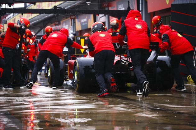 Scuderia Ferrari, ambiance pitstop training during the Formula 1 Grand Premio del Made in Italy e dell Emilia-Romagna 2022, 4th round of the 2022 FIA Formula One World Championship, WM, Weltmeisterschaft on the Imola Circuit, from April 22 to 24, 2022 in Imola, Italy - F1 - EMILIA ROMAGNA GRAND PRIX 2022 DPPI Panoramic  F12022GP04ITA_JK301886