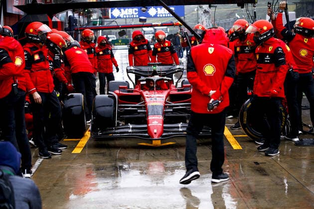Scuderia Ferrari, ambiance pitstop training during the Formula 1 Grand Premio del Made in Italy e dell Emilia-Romagna 2022, 4th round of the 2022 FIA Formula One World Championship, WM, Weltmeisterschaft on the Imola Circuit, from April 22 to 24, 2022 in Imola, Italy - F1 - EMILIA ROMAGNA GRAND PRIX 2022 DPPI Panoramic  F12022GP04ITA_JK301918