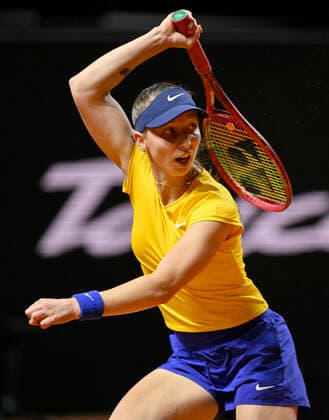 Tamara Korpatsch GER Aktion Tennis Damen Porsche-Cup Porsche Tennis Grand Prix GP Stuttgart 2022 Porsche Arena 21.04.2022 DFL REGULATIONS PROHIBIT ANY USE OF PHOTOGRAPHS AS IMAGE SEQUENCES AND OR QUASI-VIDEO Porsche Tennis Grand Prix GP Stuttgart 2022