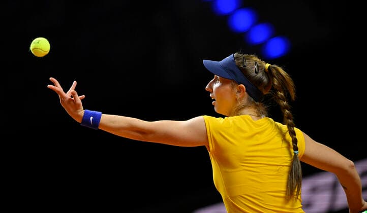 Tamara Korpatsch GER Aktion Aufschlag Tennis Damen Porsche-Cup Porsche Tennis Grand Prix GP Stuttgart 2022 Porsche Arena 21.04.2022 DFL REGULATIONS PROHIBIT ANY USE OF PHOTOGRAPHS AS IMAGE SEQUENCES AND OR QUASI-VIDEO Porsche Tennis Grand Prix GP Stuttgart 2022