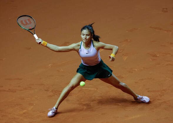 Emma Raducanu Tennis - Porsche Tennis Grand Prix 2022 - WTA, Tennis Damen - Porsche-Arena - Stuttgart - - Germany - 21 April 2022. Copyright: xJuergenxHasenkopfx