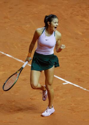 Emma Raducanu macht die Faust und jubelt, Jubel, Freude, Emotion Tennis - Porsche Tennis Grand Prix 2022 - WTA, Tennis Damen - Porsche-Arena - Stuttgart - - Germany - 21 April 2022. Copyright: xJuergenxHasenkopfx
