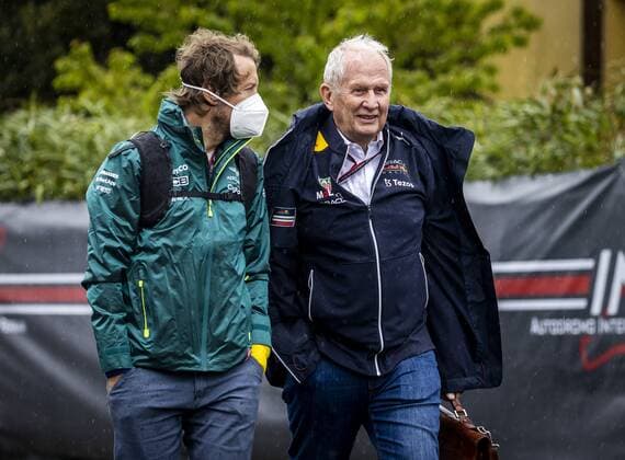 IMOLA - Sebastian Vettel (Aston Martin) talks to Helmut Marko (Red Bull Racing) on arrival at the track ahead of the 1st free practice session of the Emilia Romagna F1 Grand Prix at Autodromo Enzo e Dino Ferrari. REMKO DE WAAL GP Emilia - Romagna 2022 - Practice 1 2022 xVIxANPxSportx xxANPxIVx