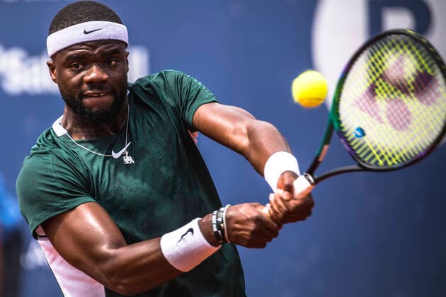 April 22, 2022, Barcelona, Catalonia, Spain: FRANCES TIAFOE (USA) returns the ball to Felix Auger-Aliassime (CAN) at Day 5 of the Barcelona Open Banc Sabadell 2022. Barcelona Spain - ZUMAo105 20220422_zap_o105_005 Copyright: xMatthiasxOesterlex