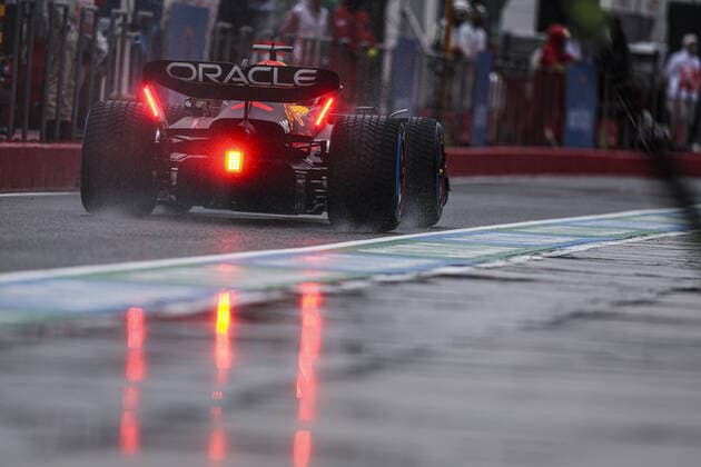 01 VERSTAPPEN Max (nld), Red Bull Racing RB18, action during the Formula 1 Grand Premio del Made in Italy e dell Emilia-Romagna 2022, 4th round of the 2022 FIA Formula One World Championship, WM, Weltmeisterschaft on the Imola Circuit, from April 22 to 24, 2022 in Imola, Italy - F1 - EMILIA ROMAGNA GRAND PRIX 2022 DPPI Panoramic  00122010_G00D0026.JPG_