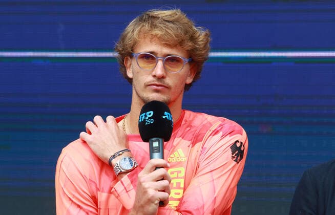 Alexander Zverev Auftakt-PK und Enthuellung BMW-Siegerfahrzeug BMW Open by American Express 2022 22.04.2022 Portraet, Portrait, Mikro FOTO: Mladen Lackovic LakoPress