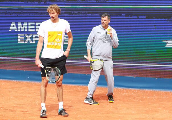Alexander Zverev und sein Trainer beim Training Tennis Auftakt-PK und Enthuellung BMW-Siegerfahrzeug BMW Open by American Express 2022 22.04.2022 FOTO: Mladen Lackovic LakoPress