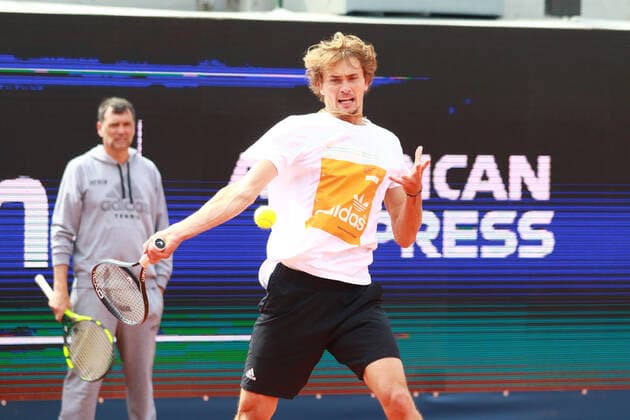 Alexander Zverev, und sein Trainer beim Training Tennis Auftakt-PK und Enthuellung BMW-Siegerfahrzeug BMW Open by American Express 2022 22.04.2022 FOTO: Mladen Lackovic LakoPress
