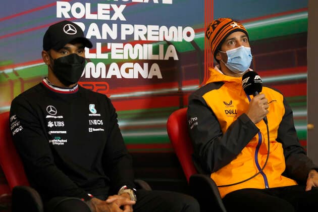 44 Lewis Hamilton (GBR, Mercedes-AMG Petronas F1 Team), 3 Daniel Ricciardo (AUS, McLaren F1 Team), F1 Grand Prix of Emilia Romagna at Autodromo Enzo e Dino Ferrari on April 22, 2022 in Imola, Italy. (Photo by Carl Bingham LAT Motorsport Images DPPI via HOCH ZWEI) Imola Italy