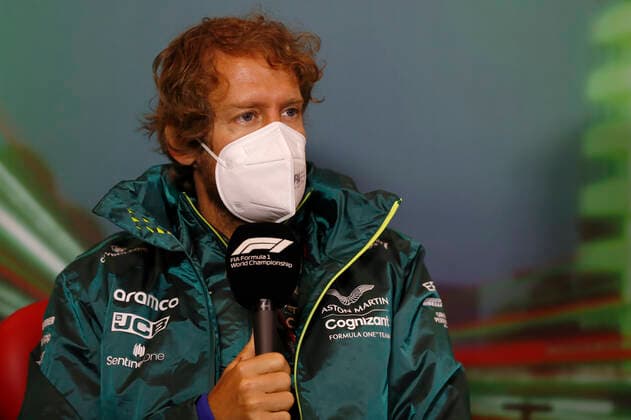 5 Sebastian Vettel (DEU, Aston Martin Aramco Cognizant F1 Team), F1 Grand Prix of Emilia Romagna at Autodromo Enzo e Dino Ferrari on April 22, 2022 in Imola, Italy. (Photo by Carl Bingham LAT Motorsport Images DPPI via HOCH ZWEI) Imola Italy