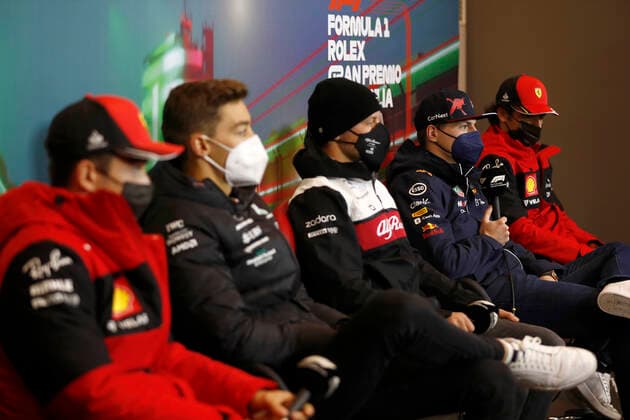 16 Charles Leclerc (MCO, Scuderia Ferrari), 63 George Russell (GBR, Mercedes-AMG Petronas F1 Team), 77 Valtteri Bottas (FIN, Alfa Romeo F1 Team ORLEN), 1 Max Verstappen (NLD, Oracle Red Bull Racing), 55 Carlos Sainz (ESP, Scuderia Ferrari), F1 Grand Prix of Emilia Romagna at Autodromo Enzo e Dino Ferrari on April 22, 2022 in Imola, Italy. (Photo by Carl Bingham LAT Motorsport Images DPPI via HOCH ZWEI) Imola Italy
