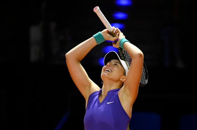 Paula Badosa ESP Jubel Freude Emotion Gestik Geste Tennis Damen Porsche-Cup Porsche Tennis Grand Prix GP Stuttgart 2022 Porsche Arena 22.04.2022 DFL REGULATIONS PROHIBIT ANY USE OF PHOTOGRAPHS AS IMAGE SEQUENCES AND OR QUASI-VIDEO Porsche Tennis Grand Prix GP Stuttgart 2022