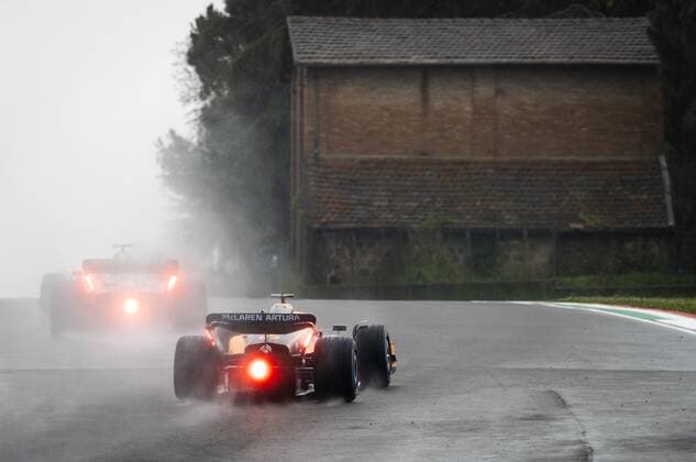 IMOLA - Daniel Ricciardo (3) with the McLaren MCL36 on track during practice 1 ahead of the Emilia Romagna F1 Grand Prix at Autodromo Enzo e Dino Ferrari on April 22, 2022 in Imola, Italy. REMKO DE WAAL GP Emilia - Romagna 2022 - Practice 1 2022 xVIxANPxSportx xxANPxIVx