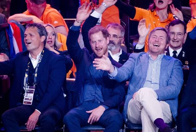 Sport Themen der Woche KW16 Sport Bilder des Tages THE HAGUE - The Duke of Sussex, Prince Harry and King Willem-Alexander during the wheelchair basketball final on the last day of the Invictus Games. ANP SEM VAN DER WAL Invictus Games 2020 - Day 7 2022 xVIxANPxSportx xxANPxIVx *** THE HAGUE The Duke of Sussex, Prince Harry and King Willem Alexander during the wheelchair basketball final on the last day of the Invictus Games ANP SEM VAN DER WAL Invictus Games 2020 Day 7 2022 xVIxANPxSportx xxANPxIVx 447442525 originalFilename: 447442525.jpg