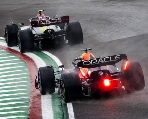 IMOLA - Lewis Hamilton (Mercedes) and Max Verstappen (Oracle Red Bull Racing) on track during 1st practice session ahead of the Emilia Romagna F1 Grand Prix at Autodromo Enzo e Dino Ferrari on April 22, 2022 in Imola, Italy. REMKO DE WAAL GP Emilia - Romagna 2022 - Practice 1 2022 xVIxANPxSportx xxANPxIVx