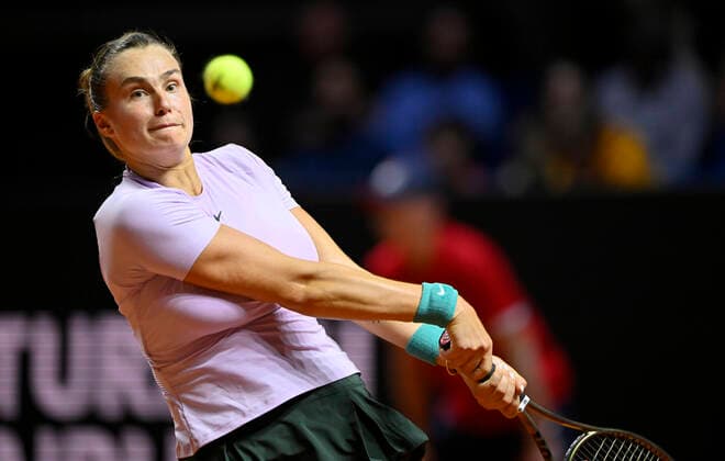 Aryna Sabalenka BLR Aktion Tennis Damen Porsche-Cup Porsche Tennis Grand Prix GP Stuttgart 2022 Porsche Arena 22.04.2022 DFL REGULATIONS PROHIBIT ANY USE OF PHOTOGRAPHS AS IMAGE SEQUENCES AND OR QUASI-VIDEO Porsche Tennis Grand Prix GP Stuttgart 2022