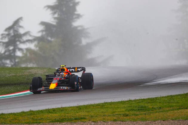 11 Sergio Perez (MEX, Oracle Red Bull Racing), F1 Grand Prix of Emilia Romagna at Autodromo Enzo e Dino Ferrari on April 22, 2022 in Imola, Italy. (Photo by HOCH ZWEI) Imola Italy