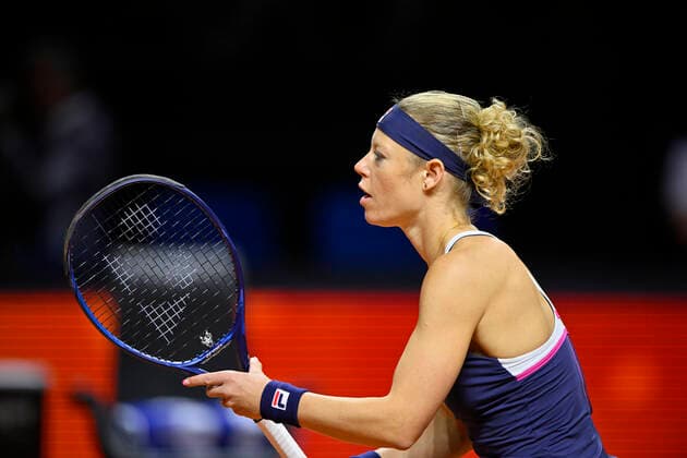 Laura Siegemund GER Aktion Tennis Damen Porsche-Cup Porsche Tennis Grand Prix GP Stuttgart 2022 Porsche Arena 22.04.2022 DFL REGULATIONS PROHIBIT ANY USE OF PHOTOGRAPHS AS IMAGE SEQUENCES AND OR QUASI-VIDEO Porsche Tennis Grand Prix GP Stuttgart 2022