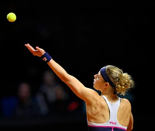 Sport Bilder des Tages Laura Siegemund GER Aktion Aufschlag Tennis Damen Porsche-Cup Porsche Tennis Grand Prix GP Stuttgart 2022 Porsche Arena 22.04.2022 DFL REGULATIONS PROHIBIT ANY USE OF PHOTOGRAPHS AS IMAGE SEQUENCES AND OR QUASI-VIDEO Porsche Tennis Grand Prix GP Stuttgart 2022