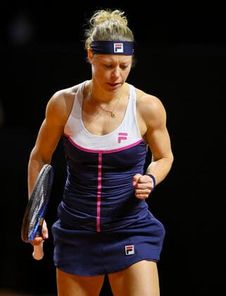 Laura Siegemund GER Jubel Freude Emotion Tennis Damen Porsche-Cup Porsche Tennis Grand Prix GP Stuttgart 2022 Porsche Arena 22.04.2022 DFL REGULATIONS PROHIBIT ANY USE OF PHOTOGRAPHS AS IMAGE SEQUENCES AND OR QUASI-VIDEO Porsche Tennis Grand Prix GP Stuttgart 2022