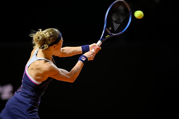 Laura Siegemund GER Aktion Tennis Damen Porsche-Cup Porsche Tennis Grand Prix GP Stuttgart 2022 Porsche Arena 22.04.2022 DFL REGULATIONS PROHIBIT ANY USE OF PHOTOGRAPHS AS IMAGE SEQUENCES AND OR QUASI-VIDEO Porsche Tennis Grand Prix GP Stuttgart 2022