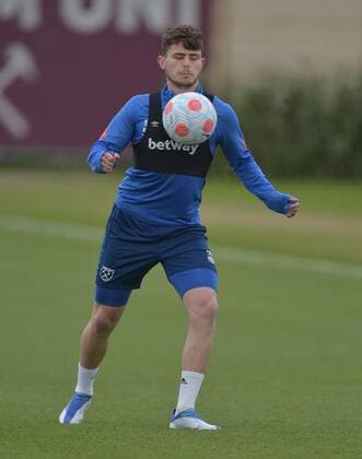 Mandatory Credit: Photo by Arfa Griffiths West Ham United Shutterstock (12905430n) Dan Chesters of West Ham United during training West Ham United First Team Training, Rush Green Training Ground, London, UK - 22 Apr 2022 EDITORIAL USE ONLY No use with unauthorised audio, video, data, fixture lists, club league logos or live services. Online in-match use limited to 120 images, no video emulation. No use in betting, games or single club league player publications. West Ham United First Team Training, Rush Green Training Ground, London, UK - 22 Apr 2022 EDITORIAL USE ONLY No use with unauthorised audio, video, data, fixture lists, club league logos or live services. Online in-match use limited to 120 images, no video emulation. No use in betting, games or single club league player publications. Copyright: xArfaxGriffiths WestxHamxUnited Shutterstockx 12905430n