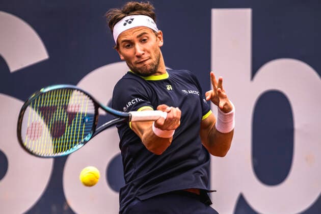April 22, 2022, Barcelona, Catalonia, Spain: CASPER RUUD (NOR) returns the ball to Pablo Carreno Busta (ESP) at Day 5 of the Barcelona Open Banc Sabadell 2022. Barcelona Spain - ZUMAo105 20220422_zap_o105_038 Copyright: xMatthiasxOesterlex
