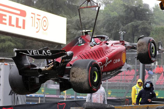 Unfallwagen Carlos Sainz jr., (ESP, Scuderia Ferrari 55) ITA, Formel 1 Grand Prix Emilia Romagna, Imola, 22.04.2022 ITA, Formel 1 Grand Prix Emilia Romagna, Imola, 22.04.2022 Imola