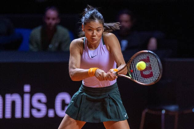 Emma Raducanu (GBR). Deutschland, Stuttgart, 22.04.2022, Tennis, Porsche Tennis Grand Prix, 2022, Viertelfinale, I.Swiatek (POL) - E.Raducanu (GBR), Porsche Arena Foto: A2 Bildagentur Peter Hartenfelser