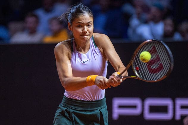 Emma Raducanu (GBR). Deutschland, Stuttgart, 22.04.2022, Tennis, Porsche Tennis Grand Prix, 2022, Viertelfinale, I.Swiatek (POL) - E.Raducanu (GBR), Porsche Arena Foto: A2 Bildagentur Peter Hartenfelser