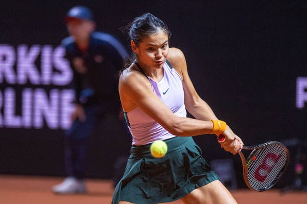 Emma Raducanu (GBR). Deutschland, Stuttgart, 22.04.2022, Tennis, Porsche Tennis Grand Prix, 2022, Viertelfinale, I.Swiatek (POL) - E.Raducanu (GBR), Porsche Arena Foto: A2 Bildagentur Peter Hartenfelser
