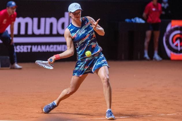 Iga Swiatek (POL). Deutschland, Stuttgart, 22.04.2022, Tennis, Porsche Tennis Grand Prix, 2022, Viertelfinale, I.Swiatek (POL) - E.Raducanu (GBR), Porsche Arena Foto: A2 Bildagentur Peter Hartenfelser