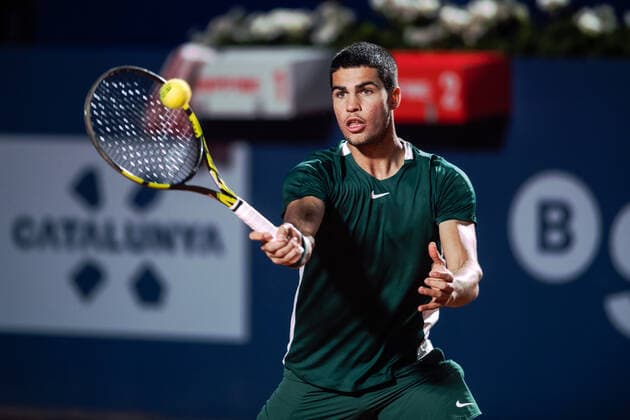 (220423) -- BARCELONA, April 23, 2022 -- Spain s Carlos Alcaraz returns the ball during the men s singles match against Greece s Stefanos Tsitsipas at Barcelona Open ATP, Tennis Herren 500 series tournament in Barcelona, Spain on April 22, 2022. (Photo by Joan Gosa Xinhua) (SP)SPAIN-BARCELONA-TENNIS-BARCELONA OPEN-MEN S SINGLES MengxDingbo 