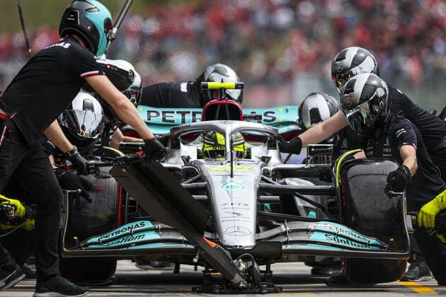 44 HAMILTON Lewis (gbr), Mercedes AMG F1 Team W13, action during the Formula 1 Grand Premio del Made in Italy e dell Emilia-Romagna 2022, 4th round of the 2022 FIA Formula One World Championship, WM, Weltmeisterschaft on the Imola Circuit, from April 22 to 24, 2022 in Imola, Italy - F1 - EMILIA ROMAGNA GRAND PRIX 2022 DPPI Panoramic  00122010_G00D2431.JPG_