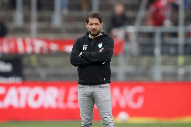3. Liga; FC Wuerzburger Kickers - FC Viktoria Berlin; 23.04.2022 Farat Toku (Cheftrainer, FC Viktoria Berlin), 3. Liga, FC Wuerzburger Kickers - FC Viktoria Berlin, 23.04.2022, Wuerzburg, FLYERALARM Arena Copyright: xBEAUTIFULxSPORTS JulienxChristx