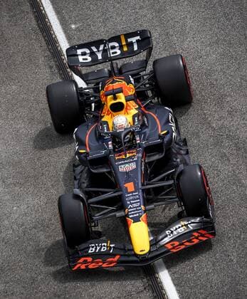 IMOLA - Max Verstappen (1) with the Oracle Red Bull Racing RB18 Honda on track during practice 2 ahead of the Emilia Romagna F1 Grand Prix at Autodromo Enzo e Dino Ferrari on April 23, 2022 in Imola, Italy. REMKO DE WAAL GP Emilia - Romagna 2022 - Practice 2 2022 xVIxANPxSportx xxANPxIVx