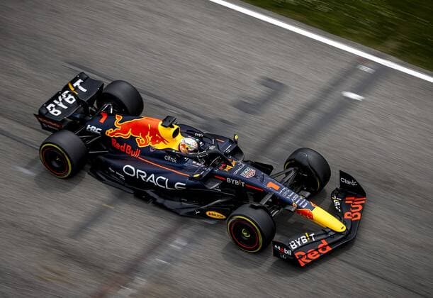 IMOLA - Max Verstappen (1) with the Oracle Red Bull Racing RB18 Honda on track during practice 2 ahead of the Emilia Romagna F1 Grand Prix at Autodromo Enzo e Dino Ferrari on April 23, 2022 in Imola, Italy. REMKO DE WAAL GP Emilia - Romagna 2022 - Practice 2 2022 xVIxANPxSportx xxANPxIVx